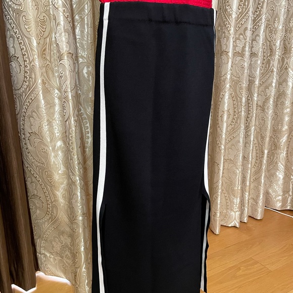 Long tricotine skirt